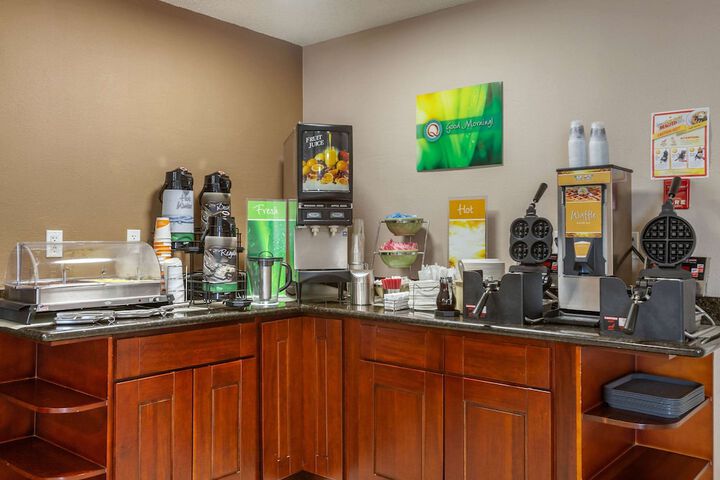 Rodeway Inn & Suites Ontario