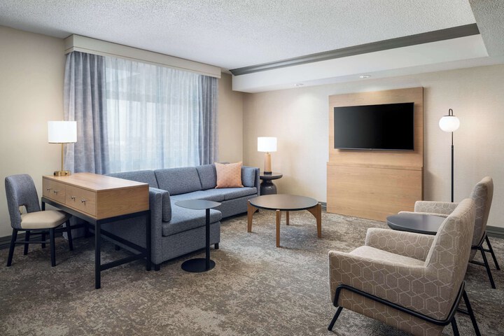 Embassy Suites by Hilton Charleston Airport Convention Ctr