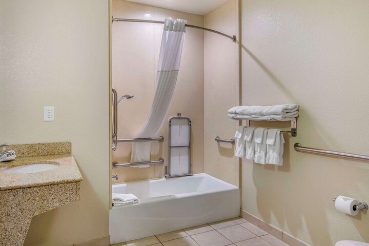 Comfort Suites Helena Airport