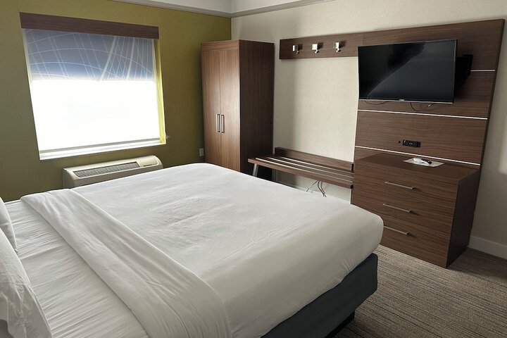Room 14 of 36