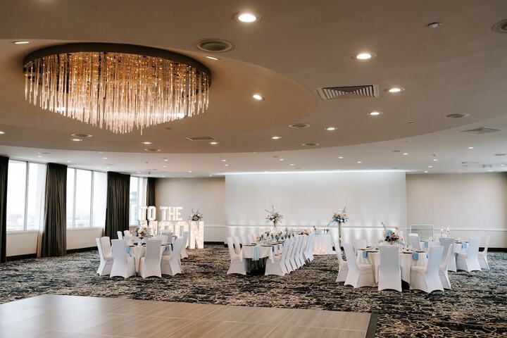 Ballroom/Hall 74 of 76