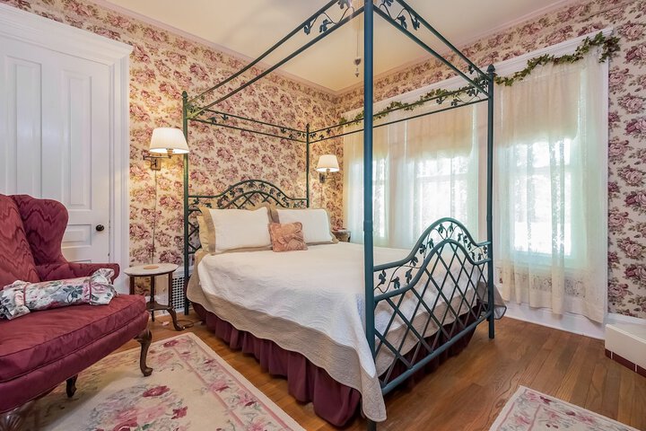 Room 28 of 65