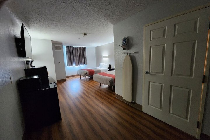 Room 14 of 32