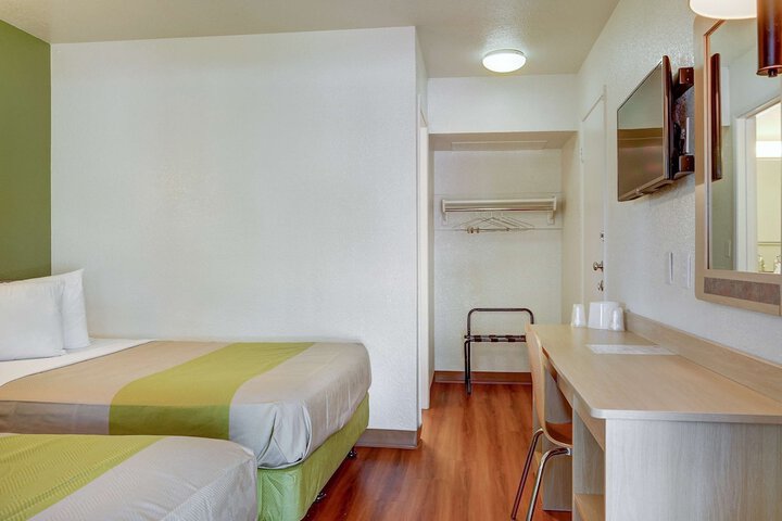 Room 17 of 27