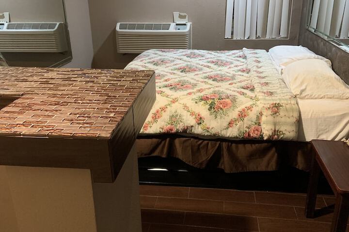 Room 9 of 16
