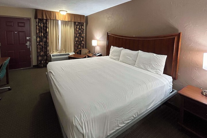 Room 8 of 12
