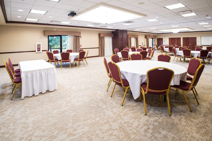 Hampton Inn & Suites Greensburg