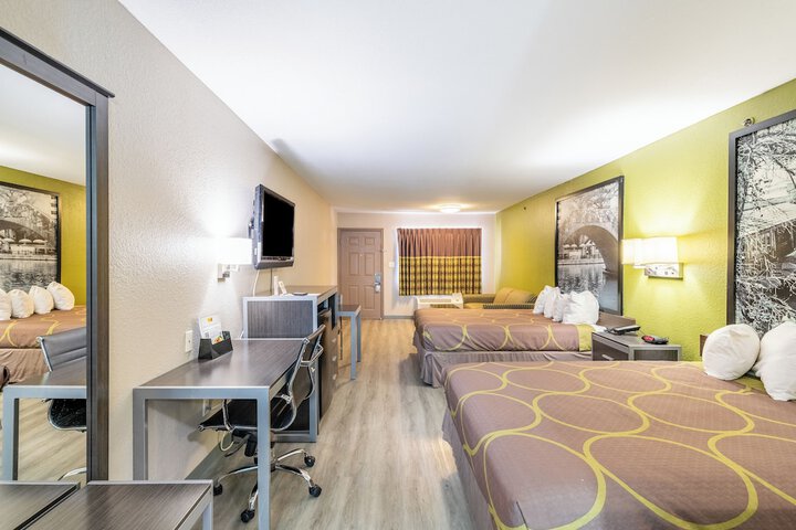 Room 107 of 132