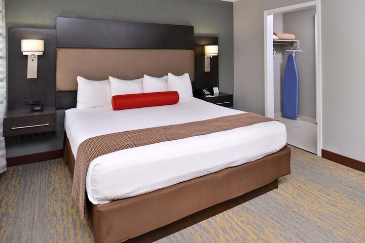 Room 8 of 20