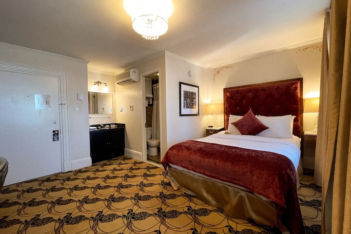 Room 100 of 124