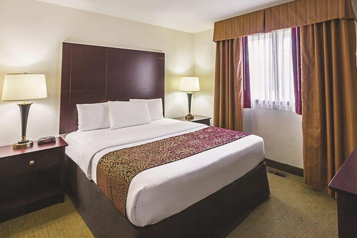 Room 17 of 33