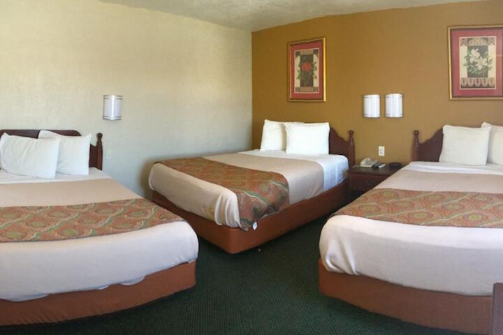 Room 10 of 29