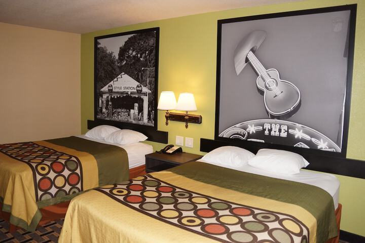 Super 8 by Wyndham Farmers Branch / North Dallas