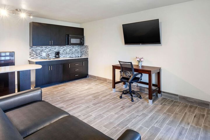 Room 33 of 64