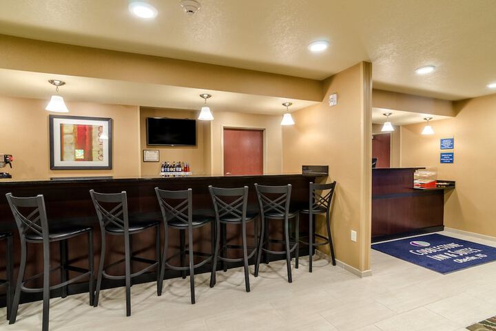 Lounge 37 of 42