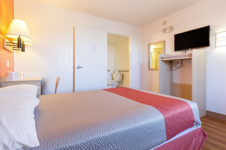 Room 27 of 32
