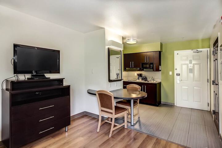 Studio 6 East Brunswick NJ - NYC Area
