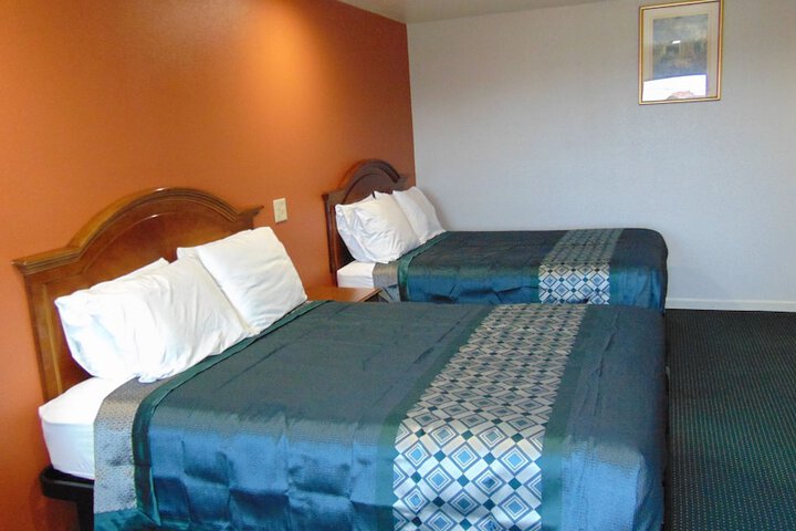 Corcoran Country Inn