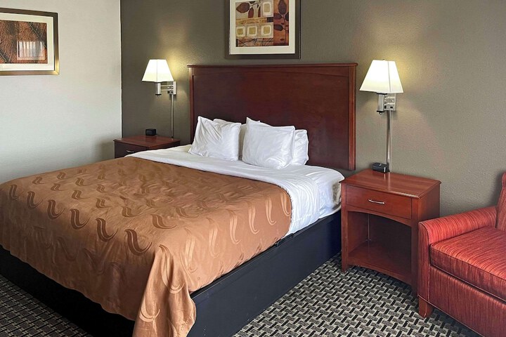 Room 21 of 33