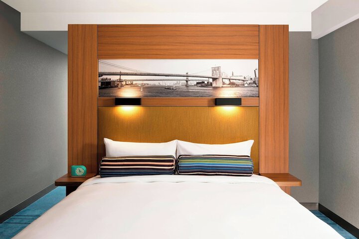 Room 10 of 26