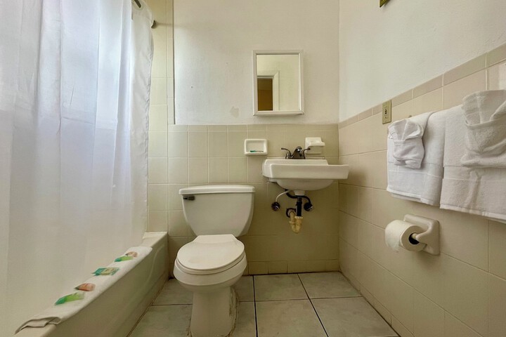 Room 10 of 28