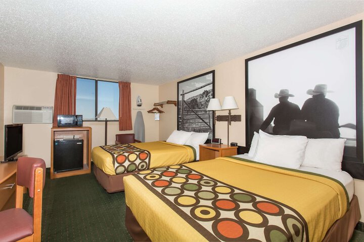 Room 11 of 16