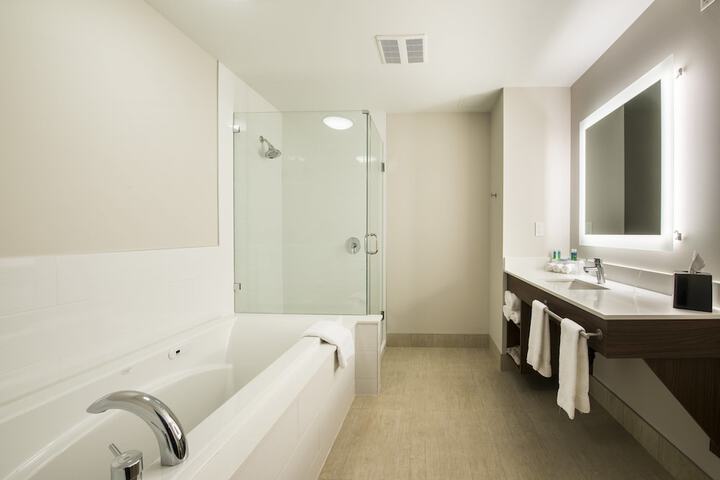 Room 6 of 30