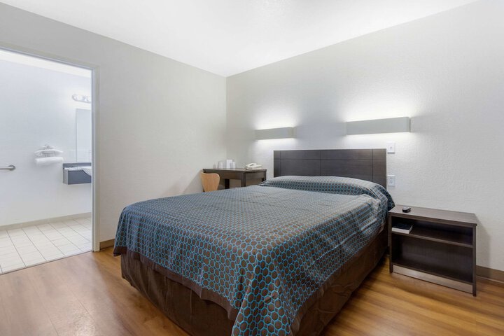 Room 9 of 29