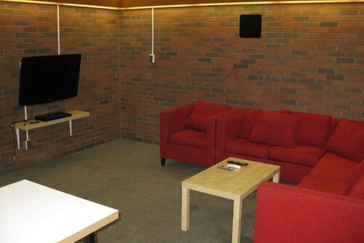 Lounge 21 of 25