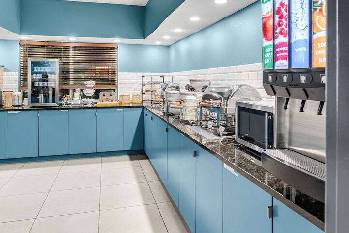 Country Inn & Suites by Radisson Brookings, SD