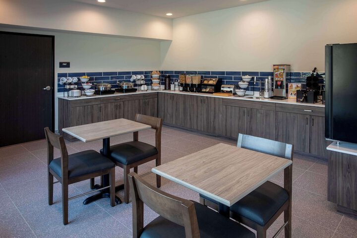 GrandStay Hotel & Suites