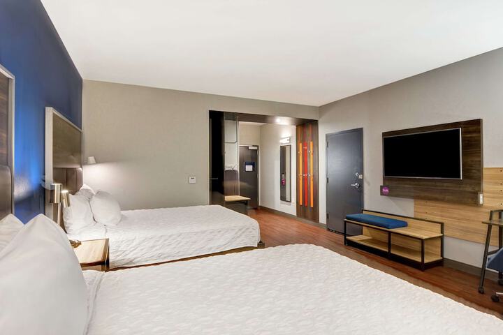 Room 6 of 30