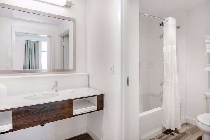 Hampton Inn & Suites Panama City Beach-Beachfront