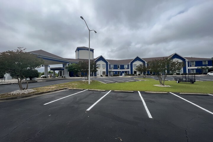 Hotel 2 of 43