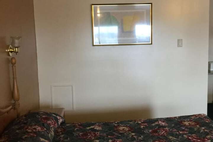 Room 4 of 18