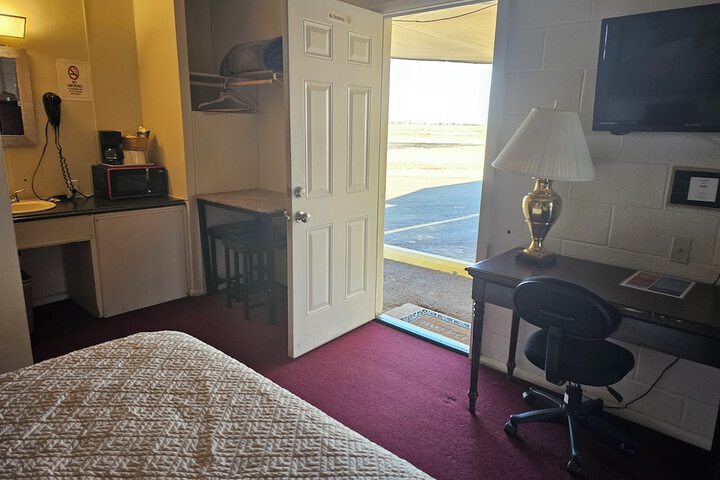 Room 6 of 38