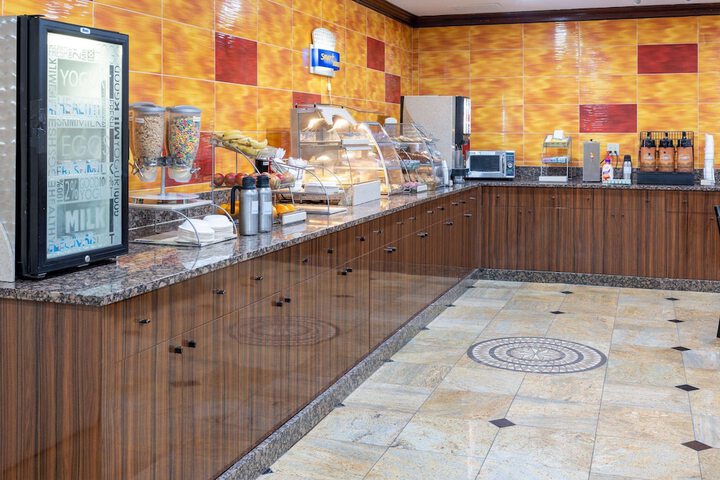 Days Hotel by Wyndham North Bergen / NYC Area