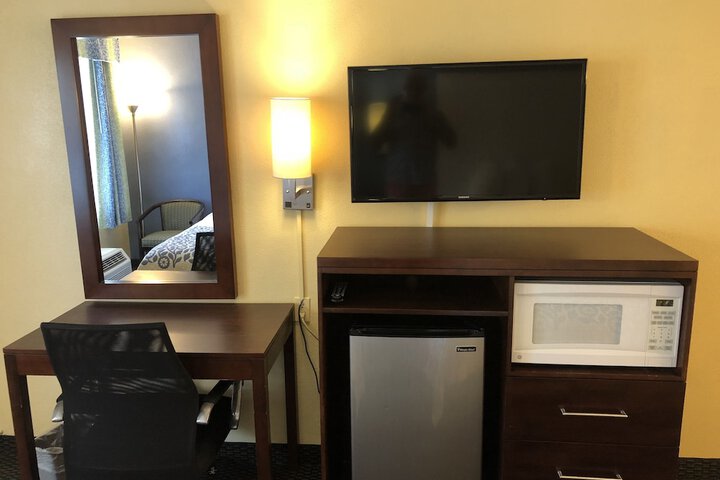 Room 17 of 39