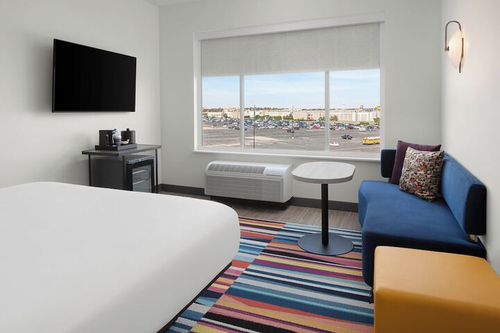 Room 17 of 28