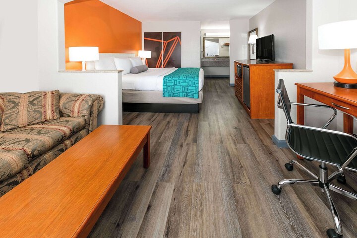 Room 8 of 11
