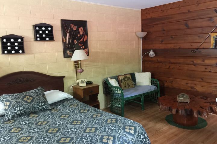 Room 17 of 34