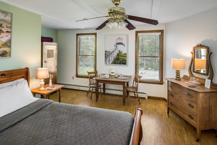 Room 27 of 103