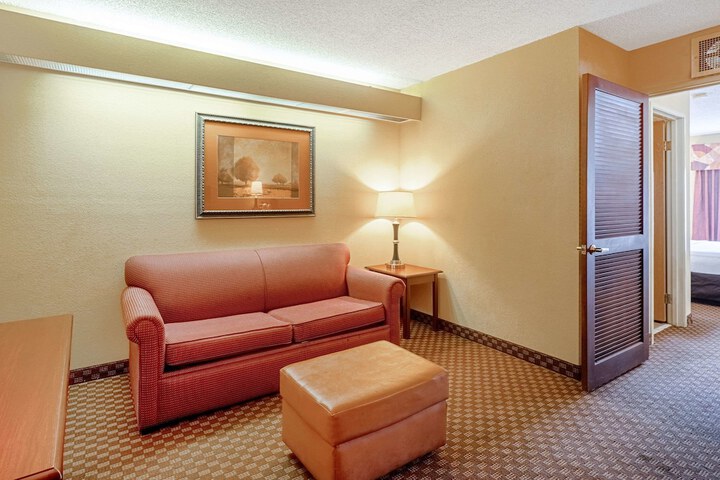 Room 33 of 59