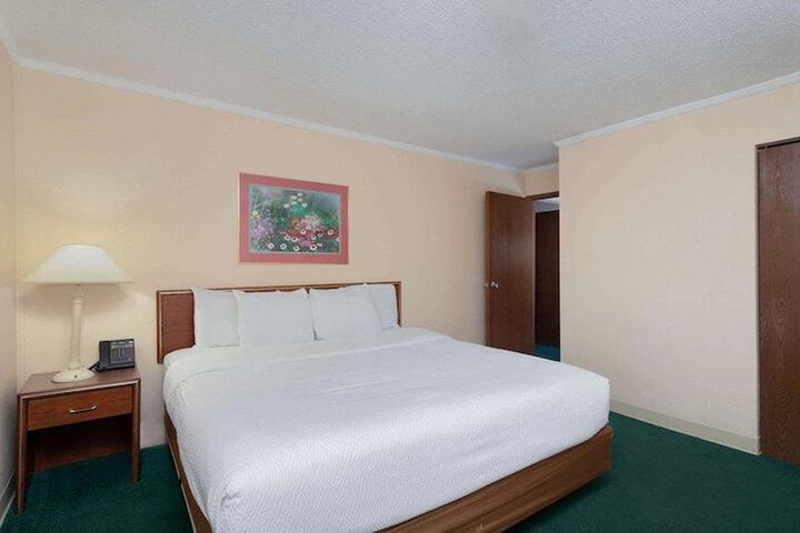 Room 32 of 52