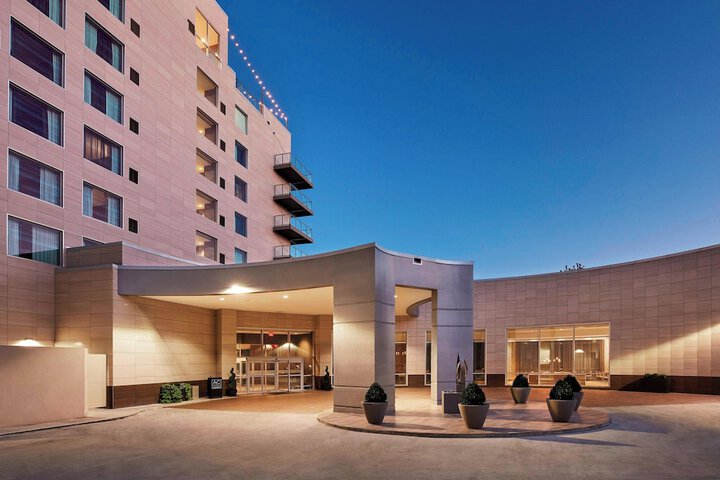 AC Hotel by Marriott Cincinnati at the Banks