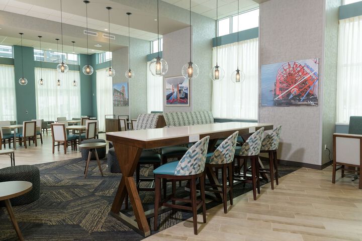 Hampton Inn & Suites Erie Bayfront