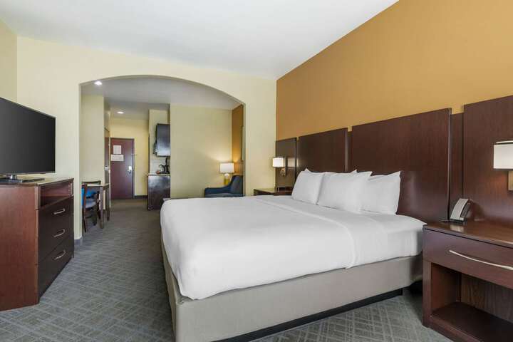 Comfort Inn & Suites (Formerly Executive Inn & Suites Mexia)