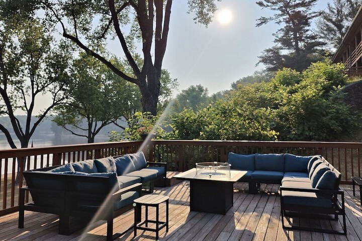 Sundeck 319 of 374