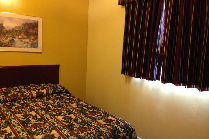 Room 13 of 22
