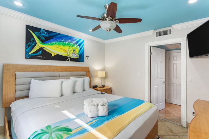 Bay Palms Waterfront Resort - Hotel and Marina